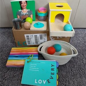 Lovevery The Inspector Play Kit 7-8M